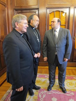  Juan A. Menéndez; Jesús Sanz Montes Y Agustín Iglesias Caunedo.