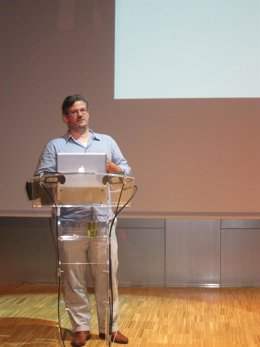 Sven Ehmann (dtor.CreativoGestalten) en la jornada 'Rock Paper Pixel' del FAD