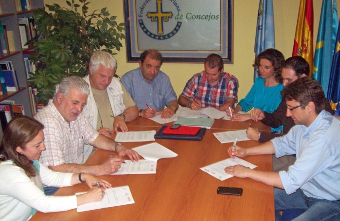 Firma de planes de empleo y contratación de jóvenes en prácticas lo laborables