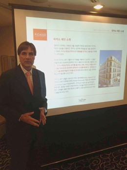 Damián caneda concejal turismo en seúl asia presenta Málaga