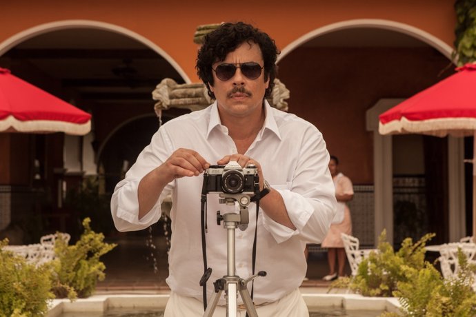 Benicio del Toro como Pablo Escobar