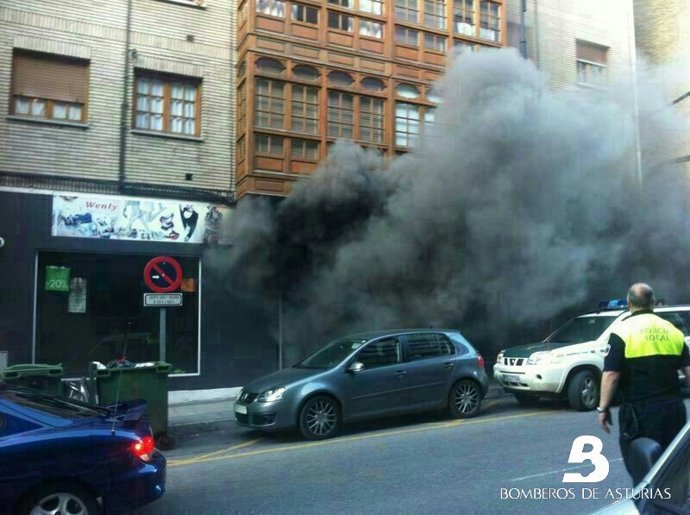 Incendio urbano en Cangas del Narcea.