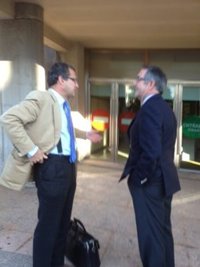 El alcalde de Santiago y el exregidor Conde Roa acuden a declarar en el caso del policía que denunció por prevaricación