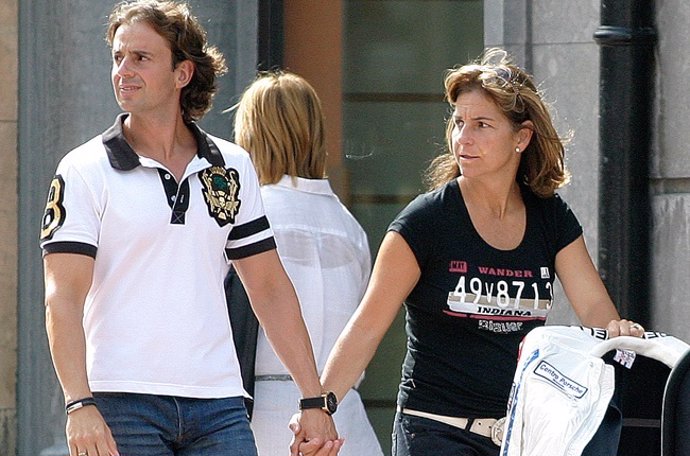 Arantxa Sánchez Vicario pasea con su marido Josep Santacana 