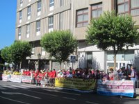 C.Preferentistas protestan coincidiendo con la comparecencia de Feijóo y Castellano para exigir el arbitraje