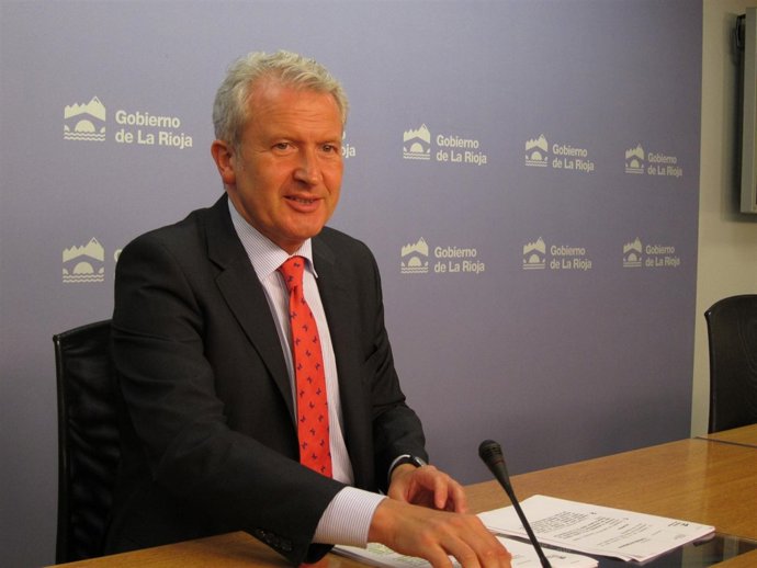 El portavoz del Gobierno riojano, Emilio del Río, informa sobre el Consejo 