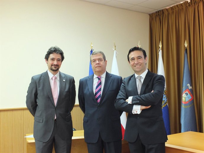 Cesár Tolosa (en el centro)