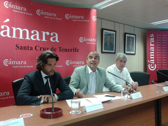 Matos (i), en rueda de prensa