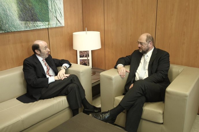 Rubalcaba recibe a Martin Schulz en Ferraz