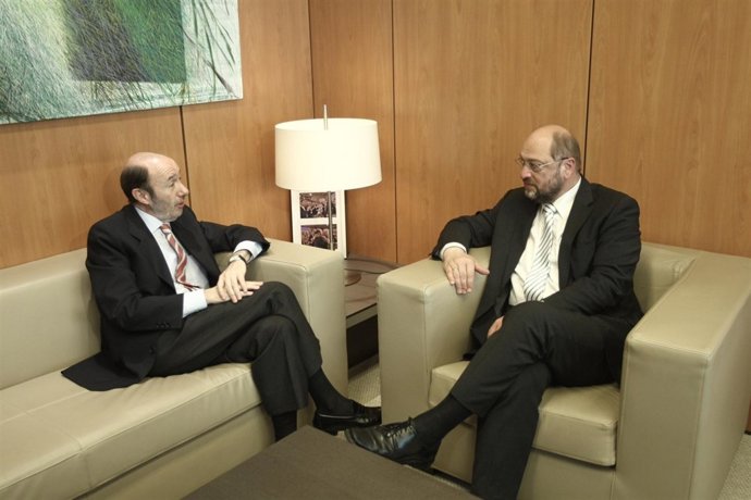 Rubalcaba recibe a Martin Schulz en Ferraz