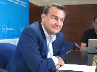 Conde (PP) augura que Page perderá las elecciones autonómicas y después ocupará un puesto en el Congreso o en el Senado