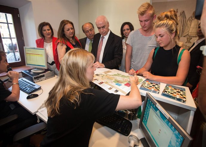 Inauguración del nuevo punto de Información Turística de la Alhambra