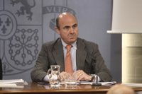 Guindos destaca que la 'troika' no aprecia más necesidades de capital y que el rescate sigue el curso previsto