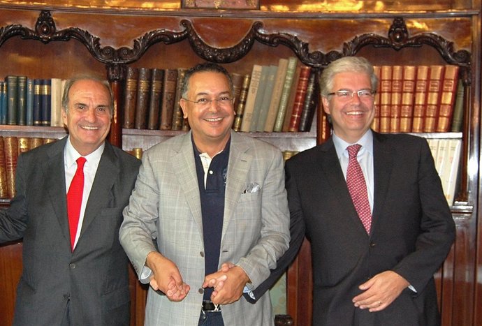 Gay de Montellà, Haddad y Cornet en la reunión en Fomento del Trabajo