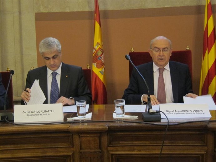 El conseller G.Gordó y el presidente del TSJC M.À.Gimeno 