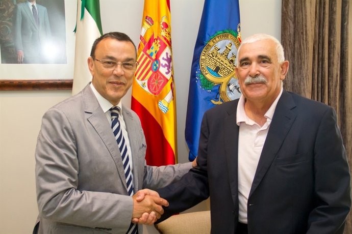 El presidente de la Diputación, Ignacio Caraballo, junto  a Ramón Ruiz Sánchez. 