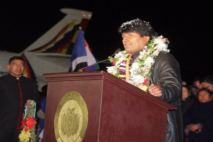 Morales amenaza con cerrar embajada de EEUU en La Paz