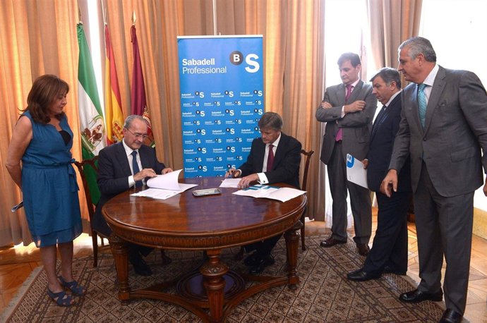 Firman convenio Ayuntamiento y Banco Sabadell     