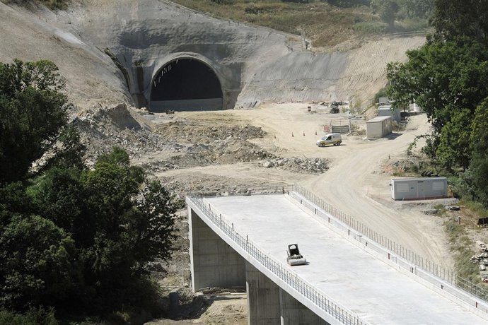 VILAR DE BARRIO (OURENSE): TÚNEL DE AS MAUS, TAPIADO POR ADIF. FOTO ROSA VEIGA