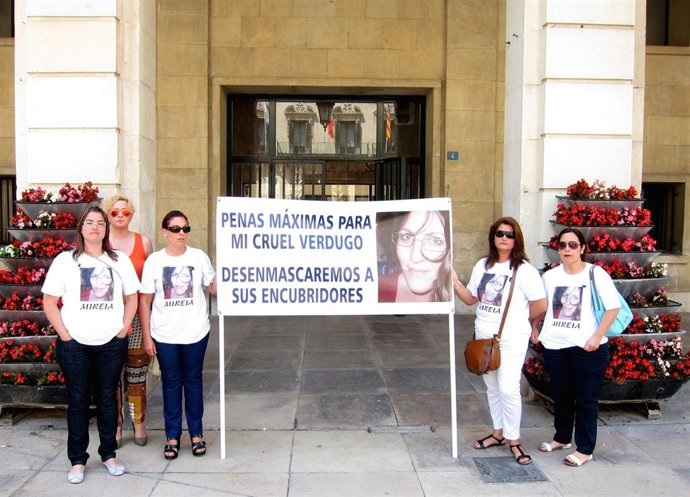 Representantes de una mujer presuntamente asesinada por su marido