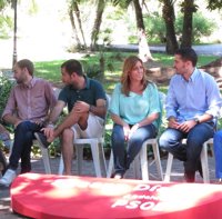 Susana Díaz afirma que la Junta ha llegado "tarde" pero "de frente" al problema de los desahucios