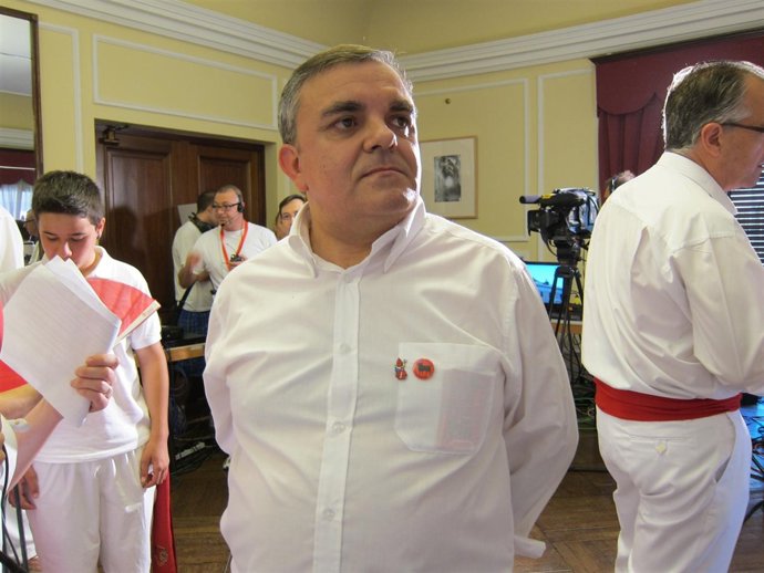 Eduado Vall, concejal del PSN, abre los Sanfermines de 2013.