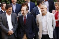Rubalcaba rehúsa decantarse por ninguno de los candidatos a las primarias del PSOE-A