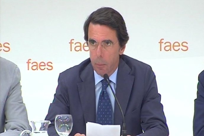 Aznar defiende ante Rajoy sus propuestas de FAES