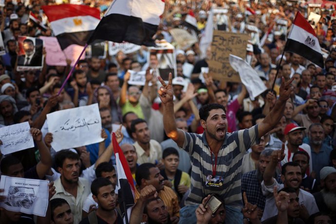 Decenas de miles de islamistas protestan contra el derrocamiento de Mursi