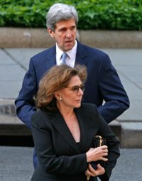 EEUU.- Hospitalizada en Boston Teresa Heinz, la esposa de John Kerry