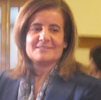 Báñez, "segura" de que empresarios y trabajadores van a conseguir cerrar convenios pendientes