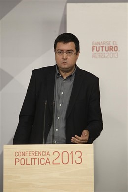 Óscar López en rueda de prensa en Ferraz