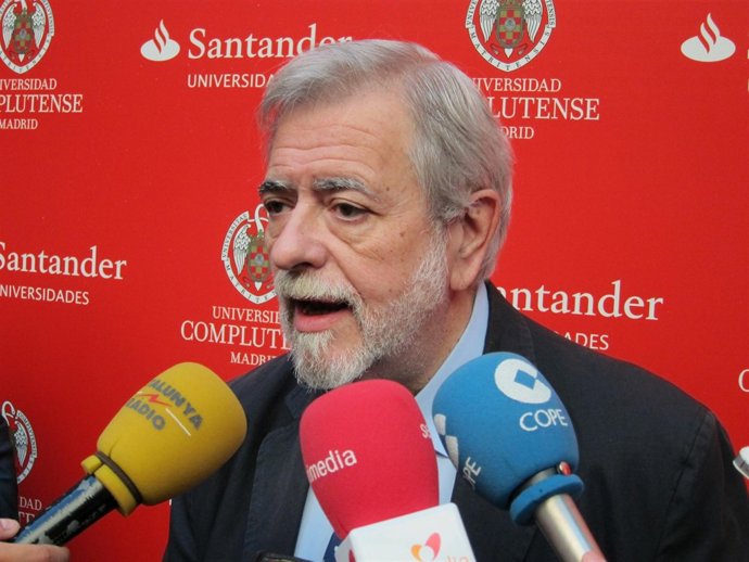 Antonio Beteta en cursos verano de El Escorial