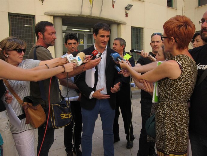 Sáinz, y los dos policías que intervinieron en el caso, atienden a la prensa