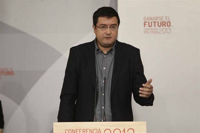 Óscar López en rueda de prensa en Ferraz