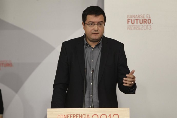 Óscar López en rueda de prensa en Ferraz