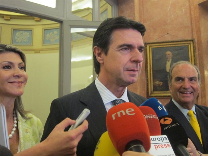 L.Luna (delegada Gob.Catalunya),ministro J.M.Soria,J.Gay de Montellà (Fomento T)