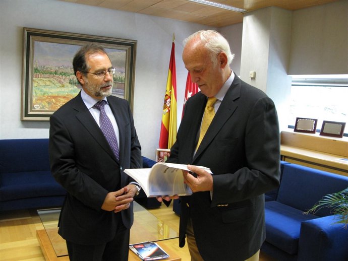 Vieira Entrega La Memoria Del TSJM A Echeverría