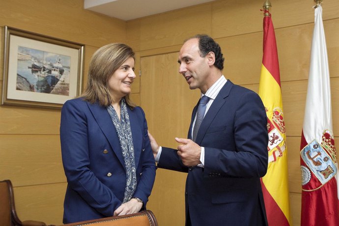 La ministra de Empleo y el presidente de Cantabria, en el Gobierno regional