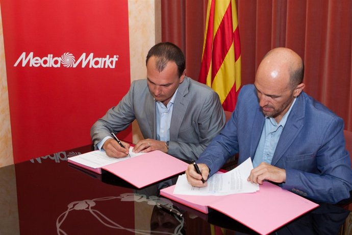 Mingote y Bradaschia en la firma del convenio