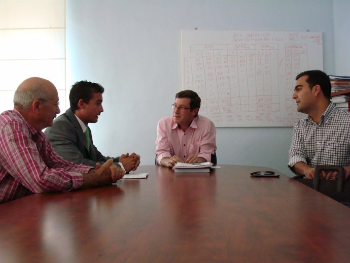 Miguel Contreras, durante la reunión con empresarios de Los Olivares