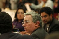 Colombia.- Uribe asegura que no acabaría con el diálogo con las FARC si su Movimiento ganase las elecciones