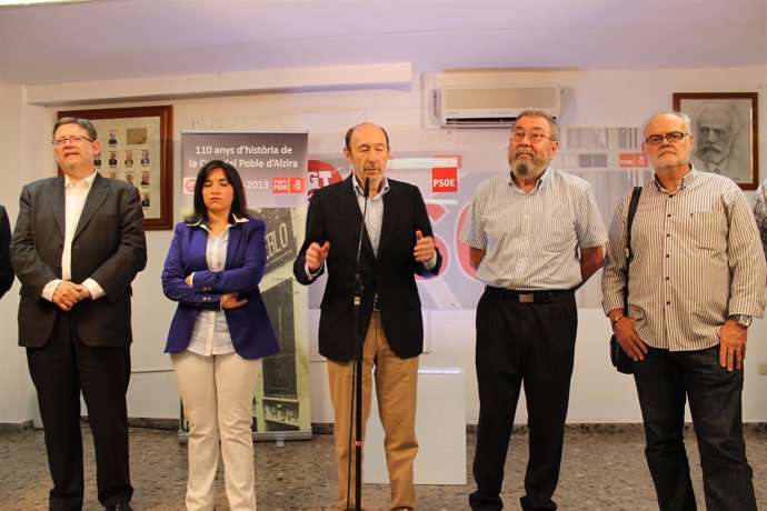 Rubalcaba con Cándido Méndez y Ximo Puig en Alzira