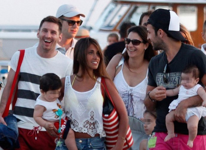 Messi disfruta de sus vacaciones en Ibiza junto a Cesc