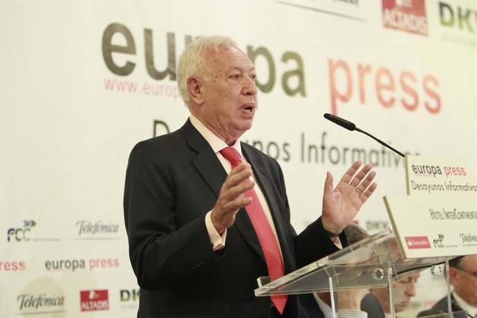 Solana y Margallo en un desayuno de Europa Press
