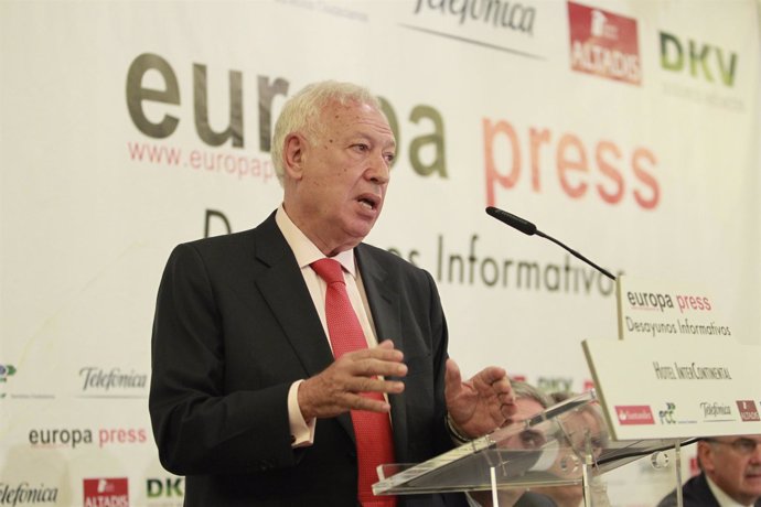 Solana y Margallo en un desayuno de Europa Press