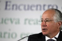 Nin (Caixabank) cree que costará "mucho" recuperar la confianza en la banca