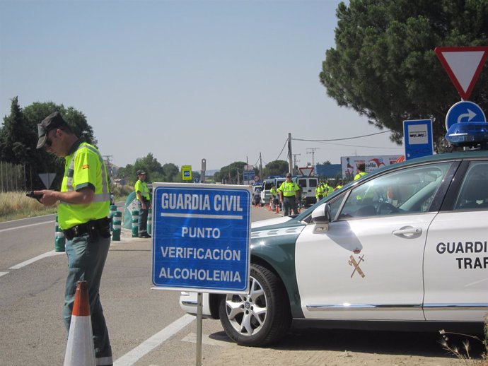 La DGT comienza este martes una campaña de controles de alcoholemia