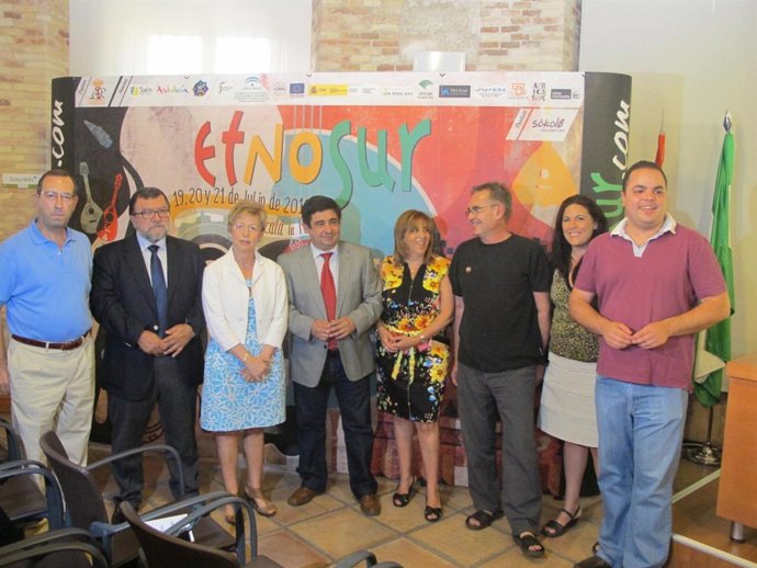 Víboras, Reyes, Gálvez y Melguizo (en el centro) presentan el XVII Etnosur.