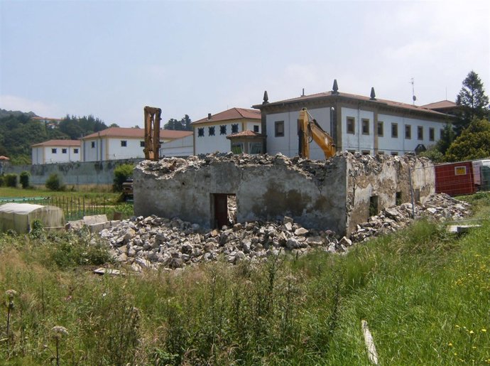 Derribo del caserío Aintzieta Berri en Txomin